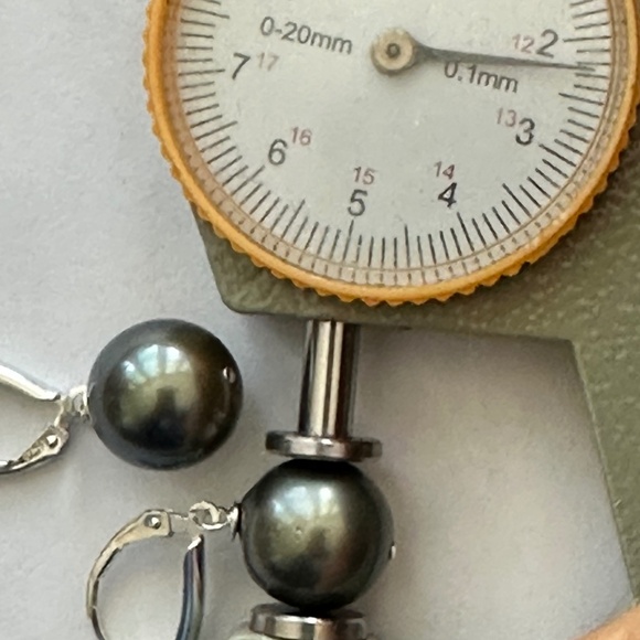 12.2mm Real TAHITIAN Pearl Earrings -925 Sterling Silver Shield Front Leverbacks - Picture 9 of 9